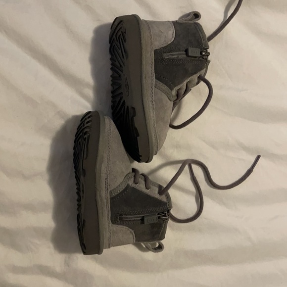 UGGS - Picture 14 of 16